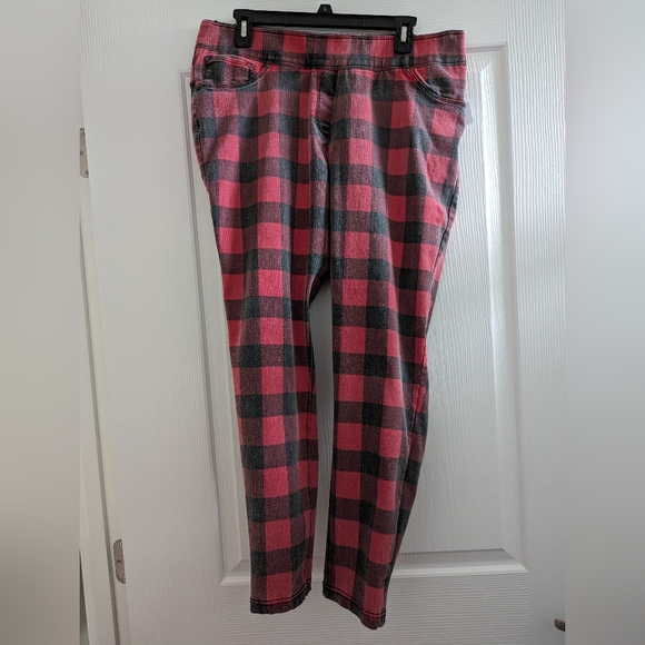 4/$15 - EUC Women's Luxe Denim Jegging with 4 way stretch - Picture 3 of 8